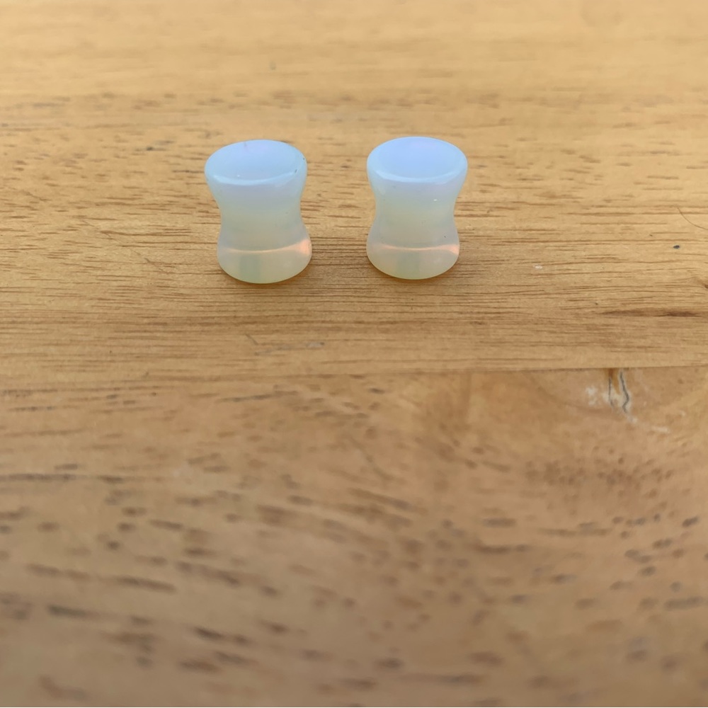 Opal 0g (8mm) saddle plugs